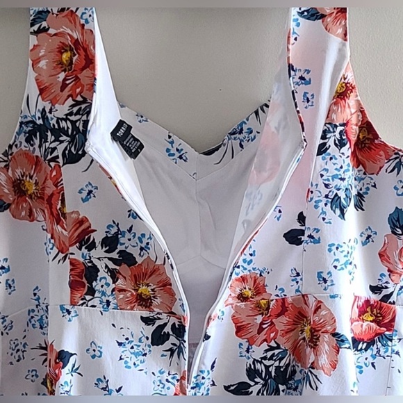 Torrid Floral Sateen Peplum Top - Picture 6 of 9